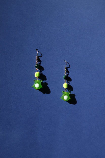 Lily pad pals No.1 glass frog earrings