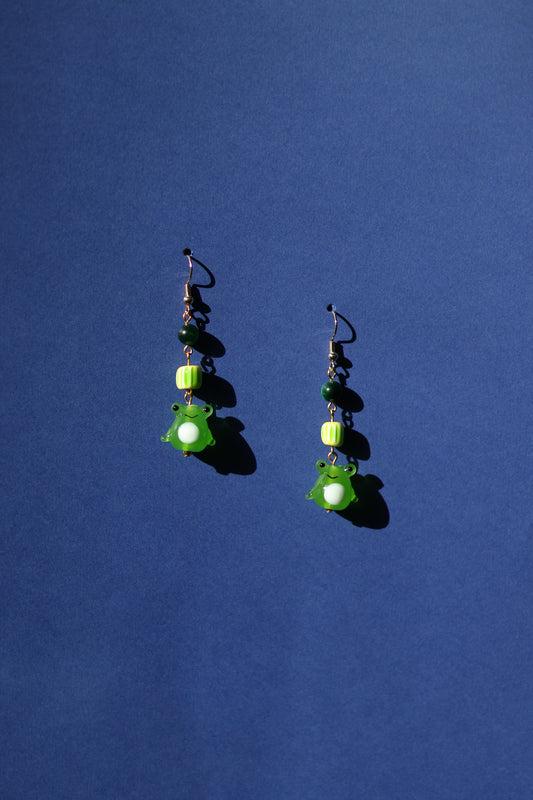 Lily pad pals No.1 glass frog earrings