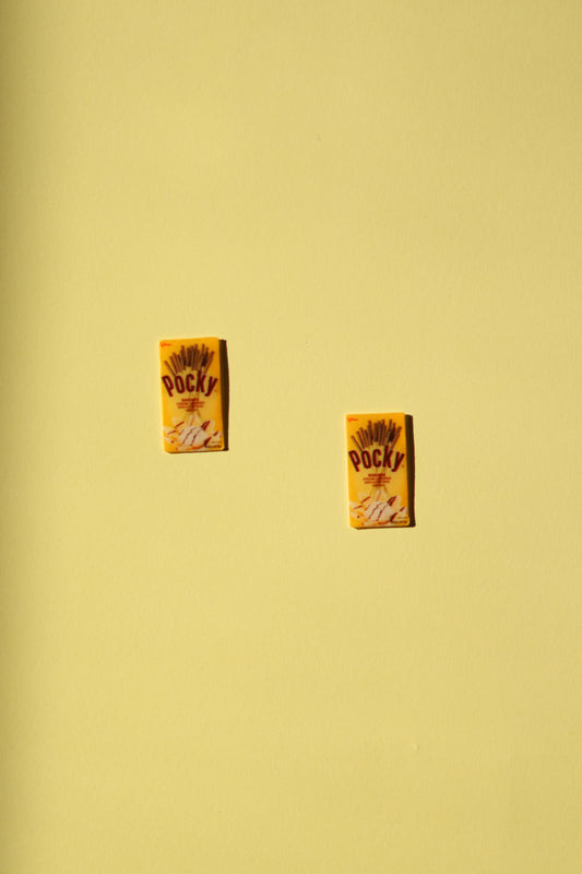 Crunch! No.18 banana Pocky studs