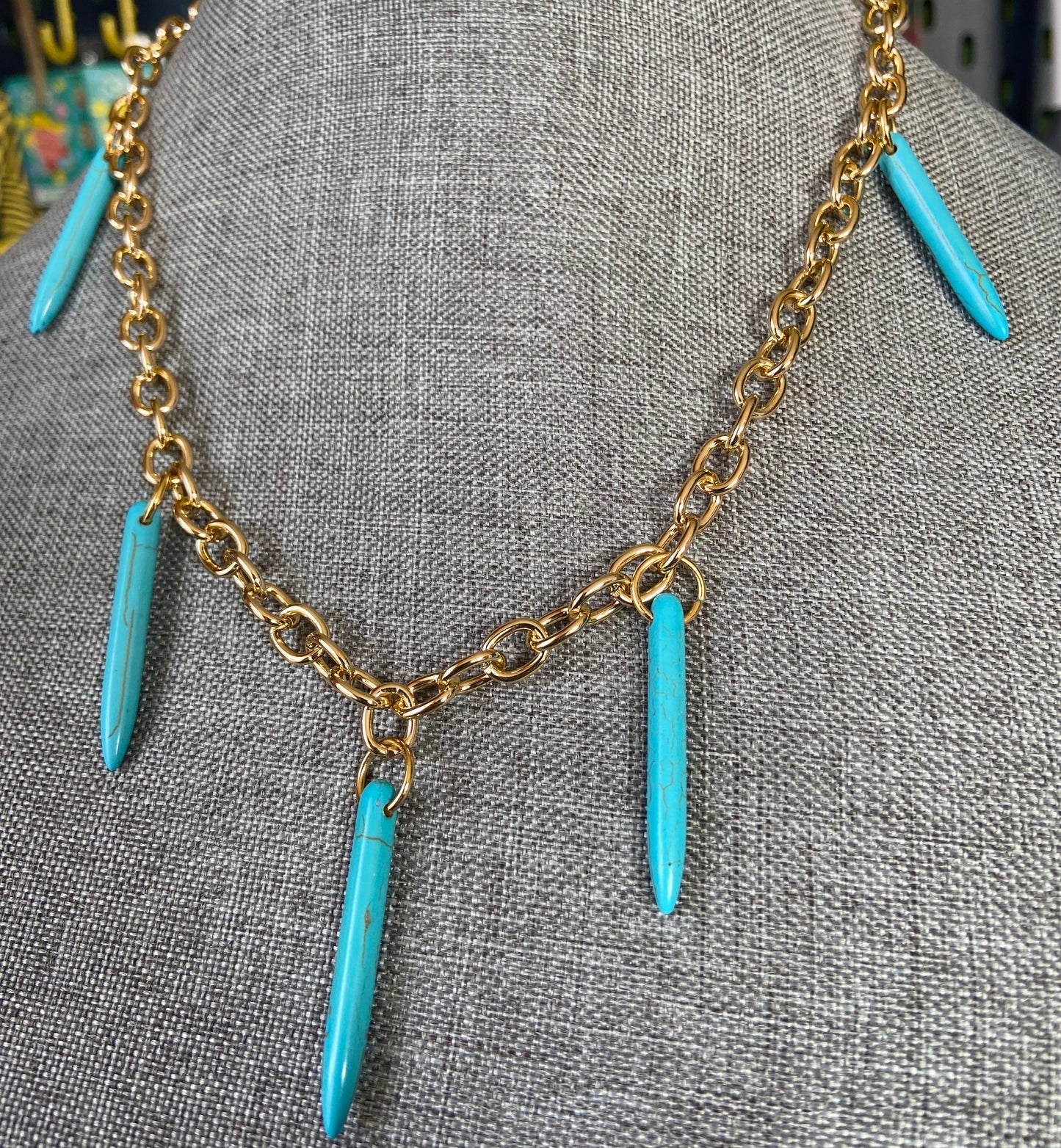 Reconstituted turquoise spike necklace