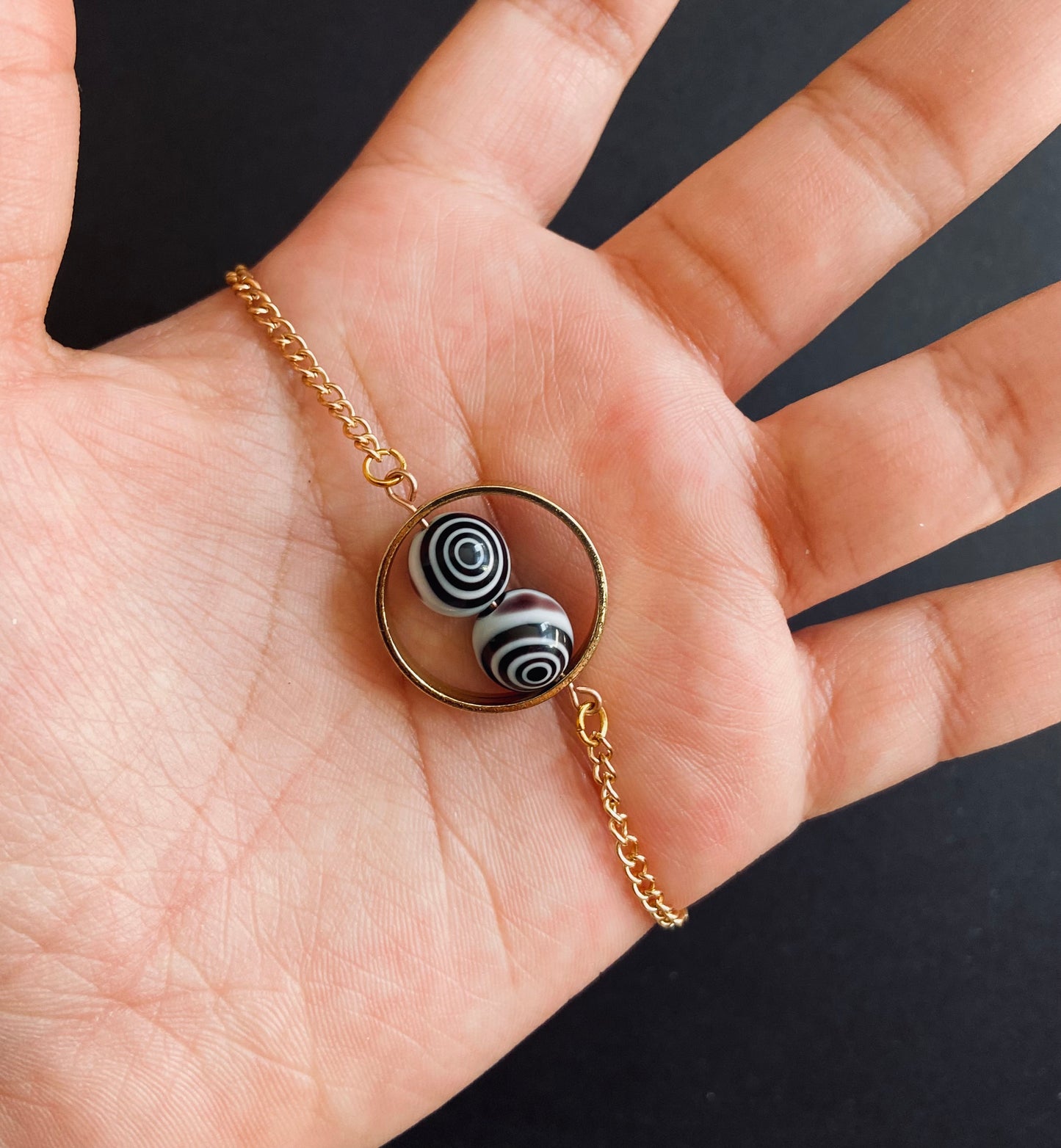 Black and white swirl fidget necklace