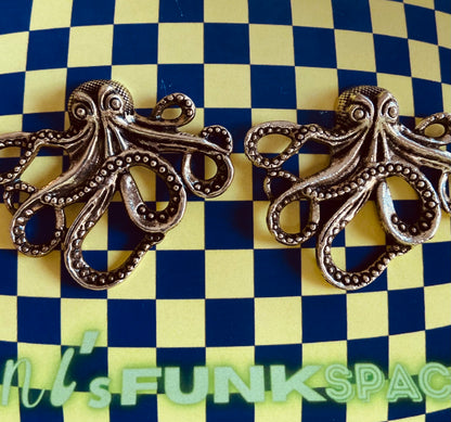 Metal octopus studs